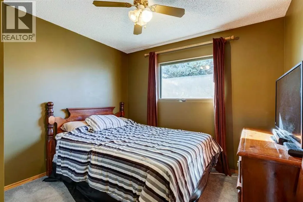 150 Midcrest Crescent SE