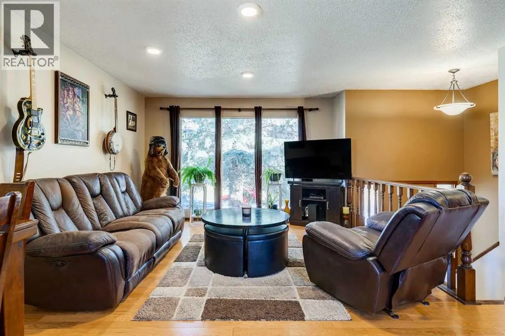 150 Midcrest Crescent SE