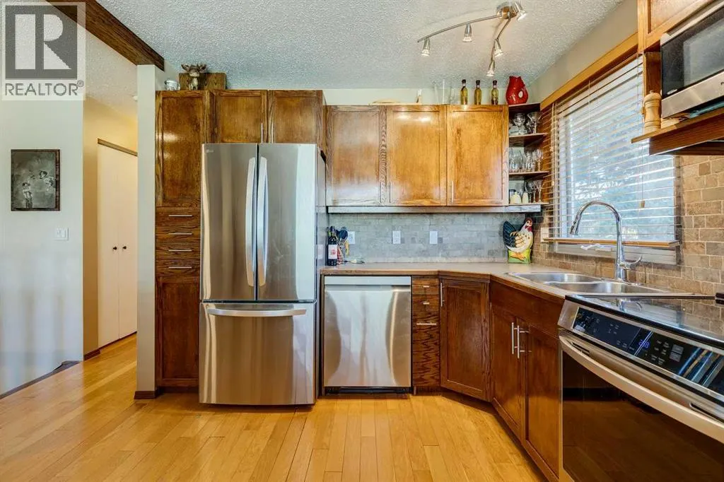 150 Midcrest Crescent SE