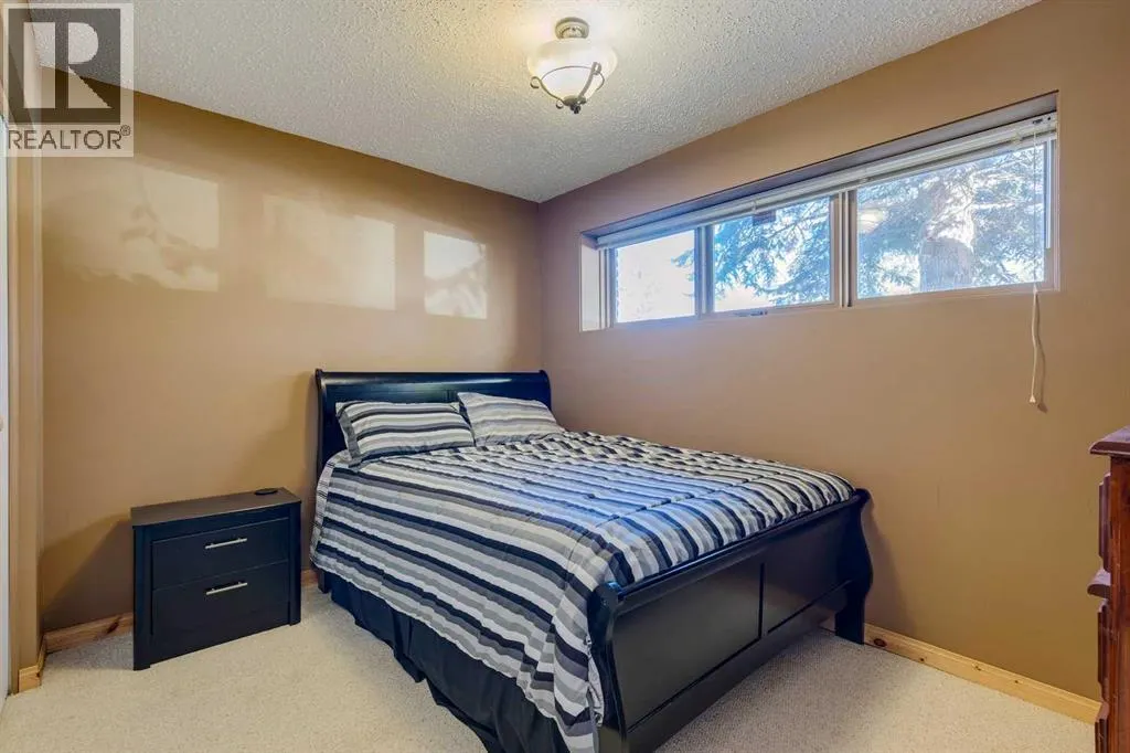 150 Midcrest Crescent SE