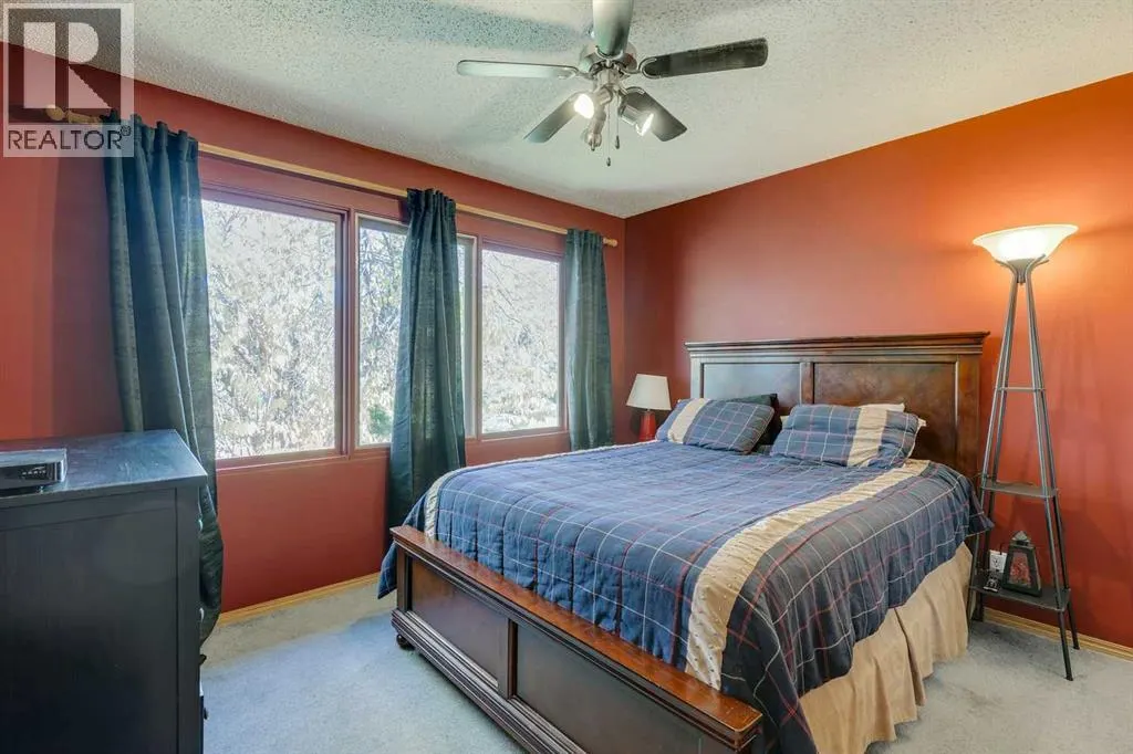 150 Midcrest Crescent SE