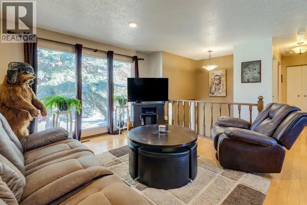 150 Midcrest Crescent SE