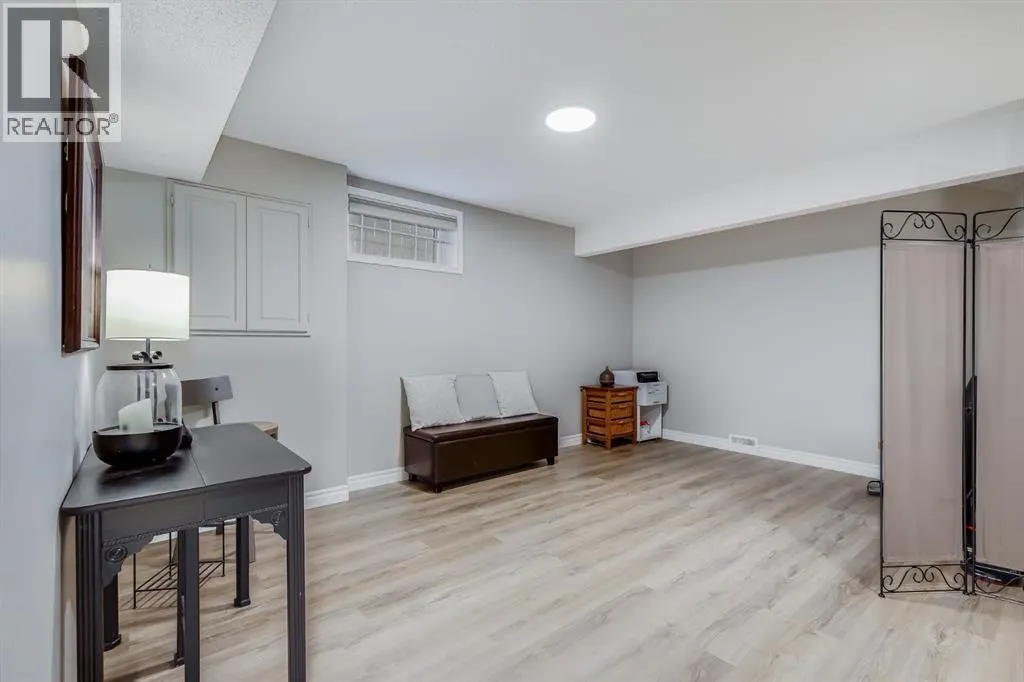 720 Woodside Drive NW