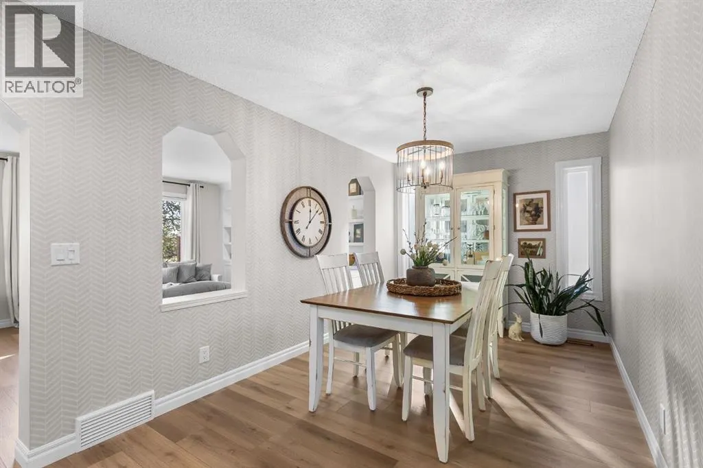 720 Woodside Drive NW