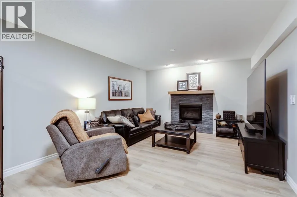 720 Woodside Drive NW