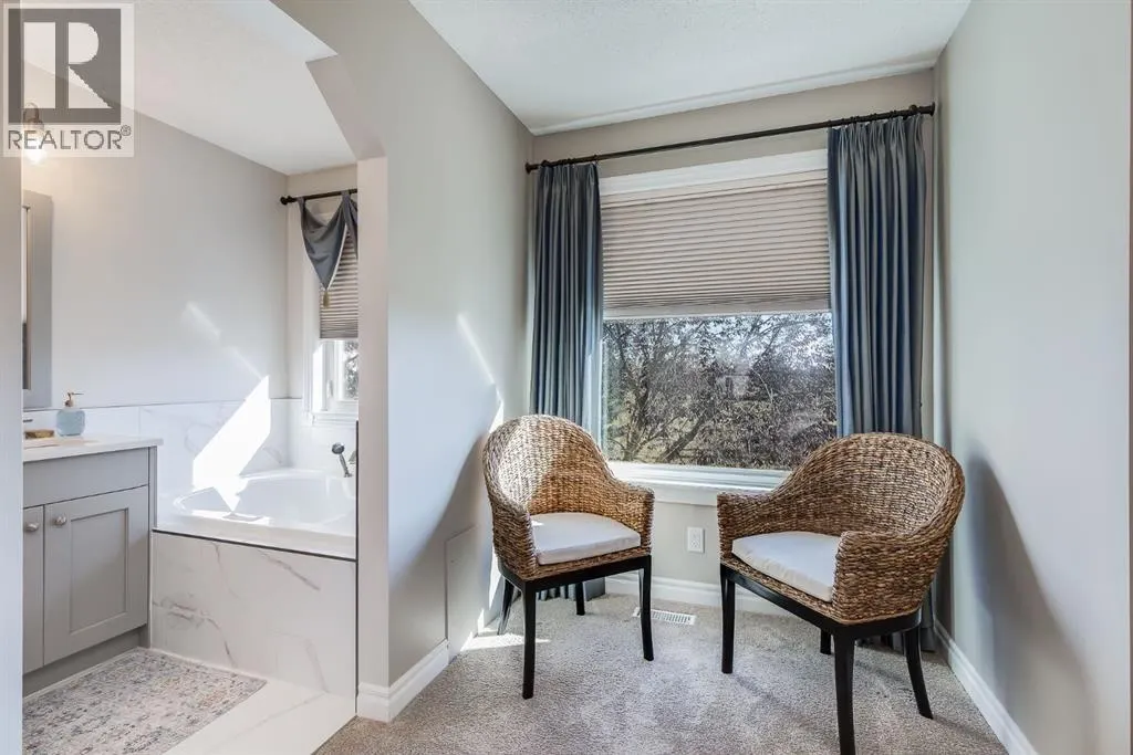 720 Woodside Drive NW