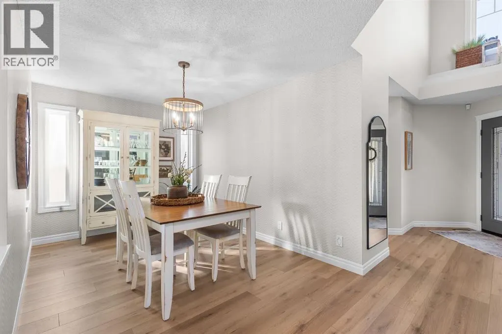 720 Woodside Drive NW