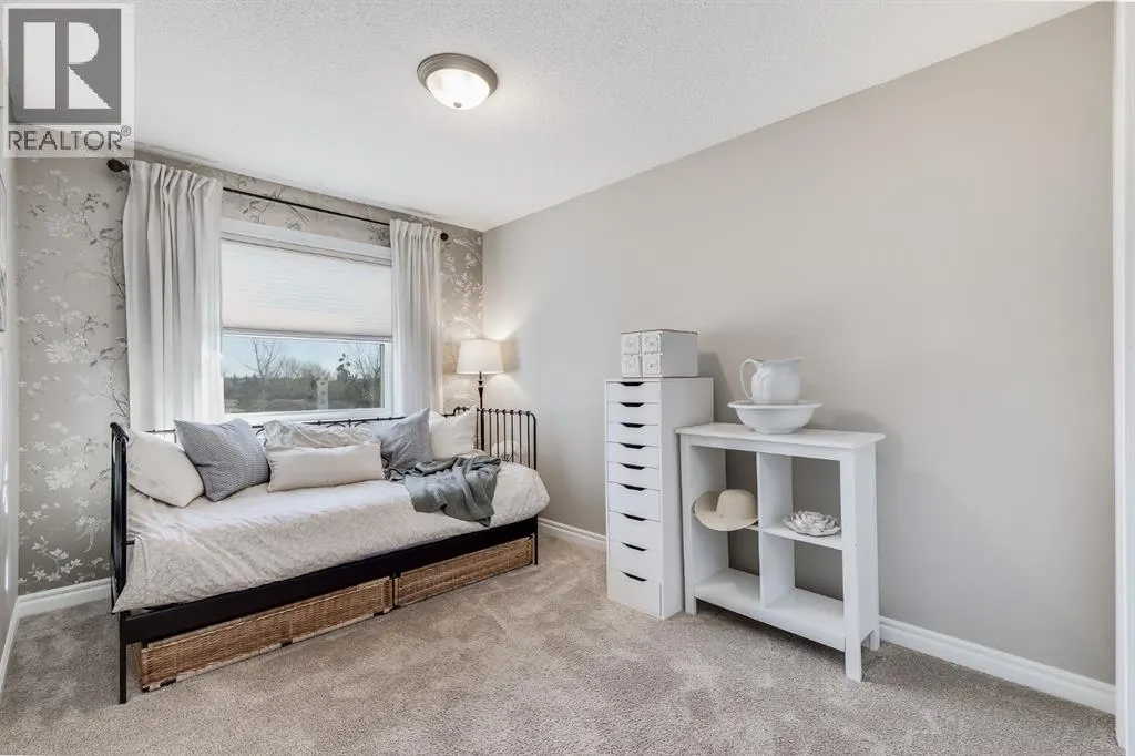 720 Woodside Drive NW