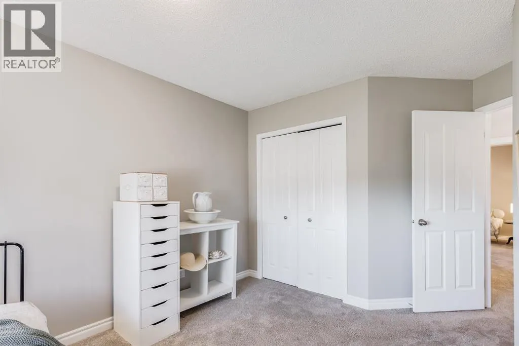 720 Woodside Drive NW