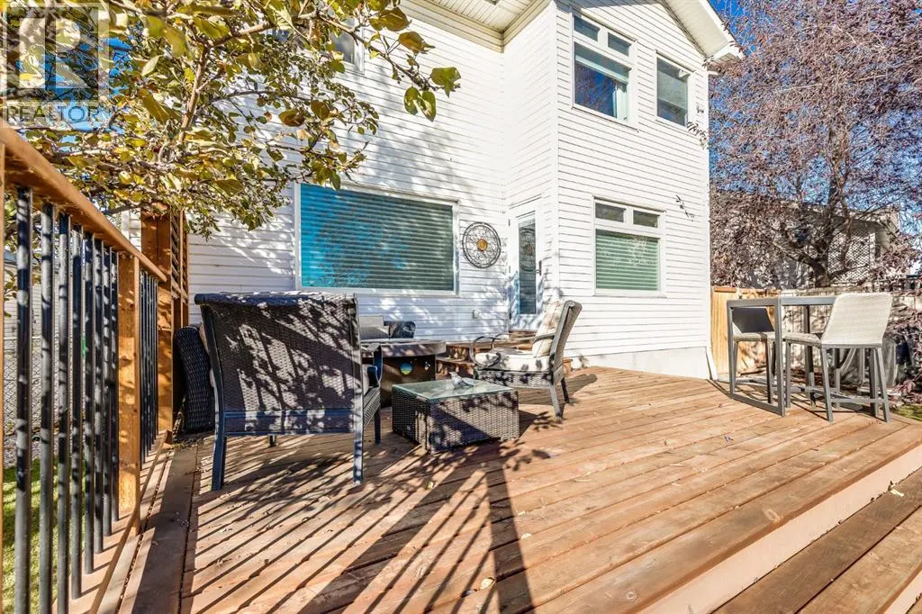 720 Woodside Drive NW