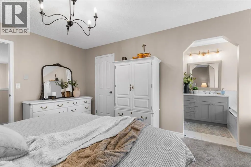 720 Woodside Drive NW