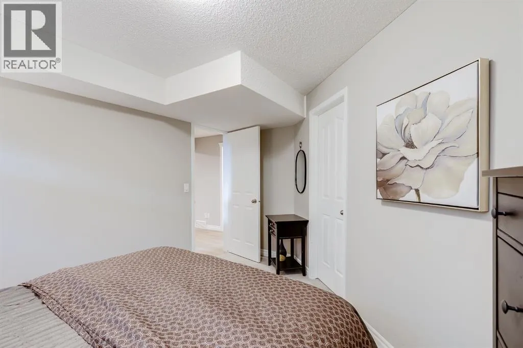 720 Woodside Drive NW