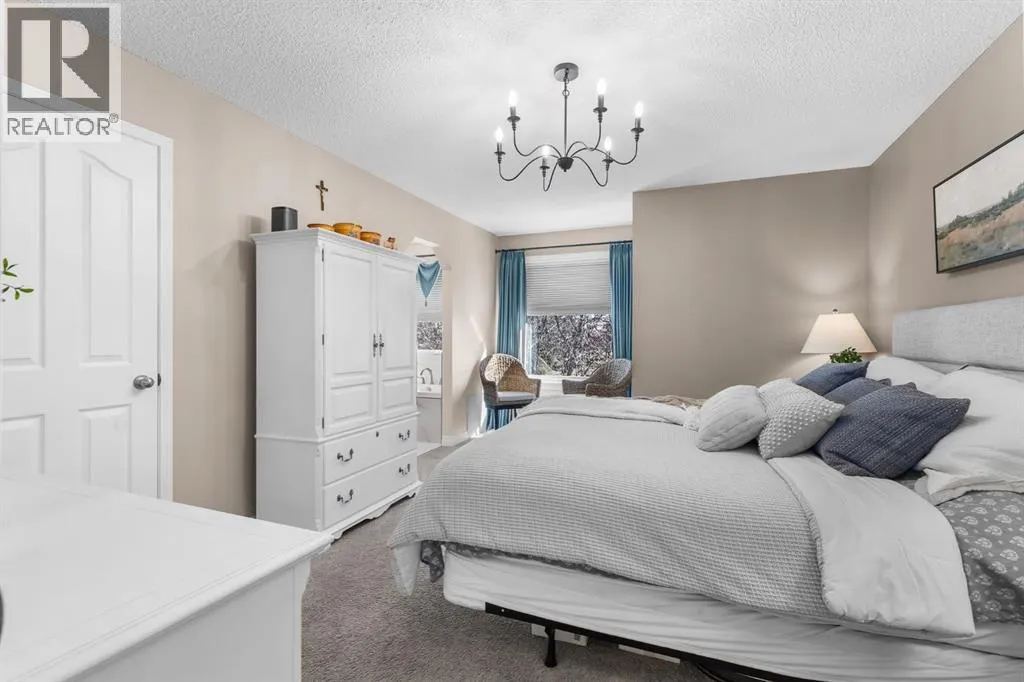 720 Woodside Drive NW