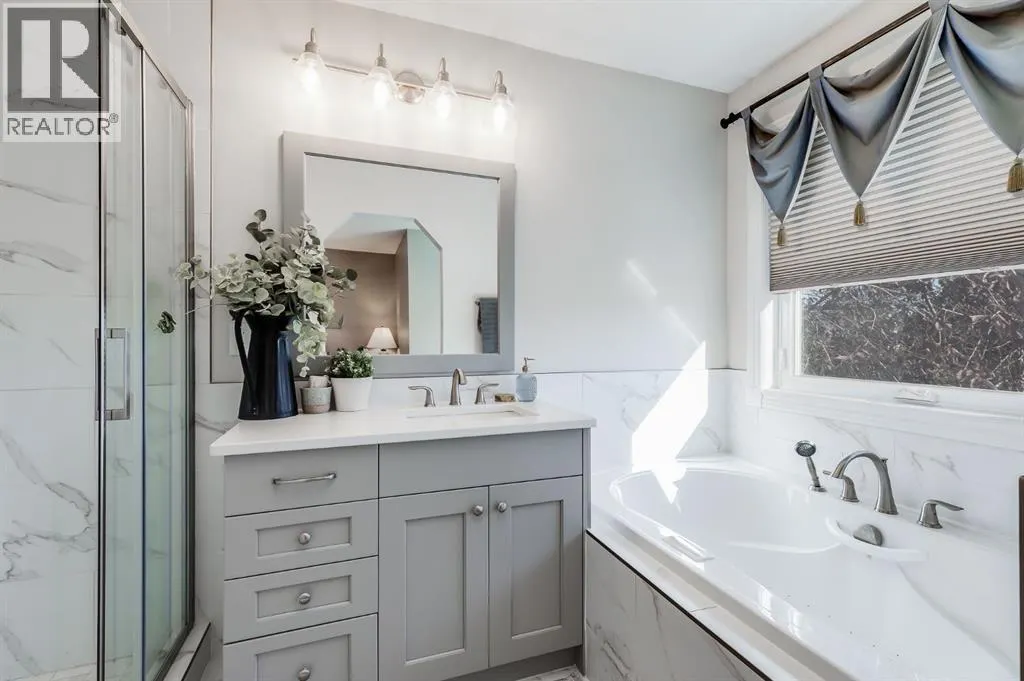 720 Woodside Drive NW