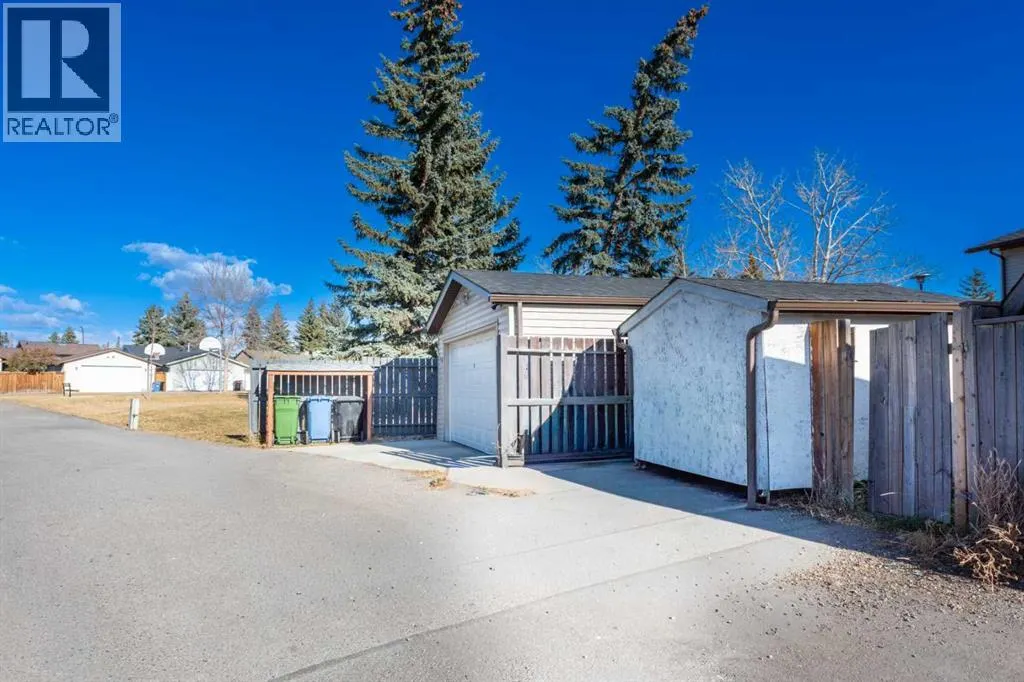 17 Castleridge Way NE