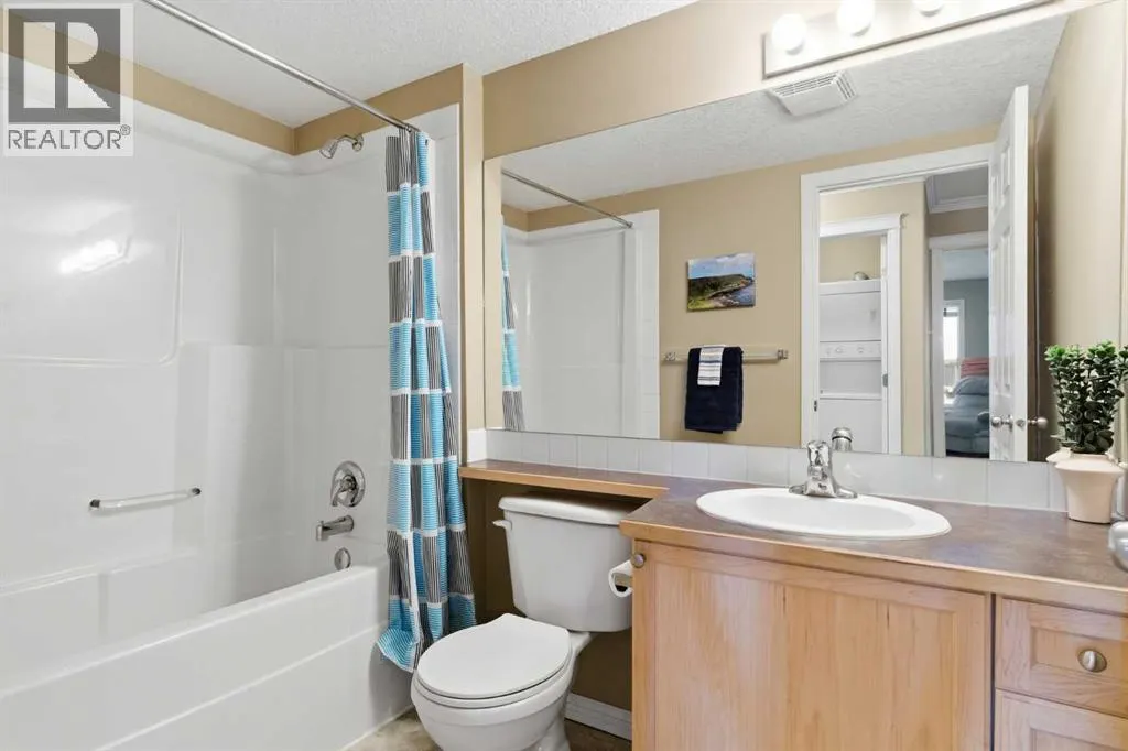 103, 128 Centre Avenue