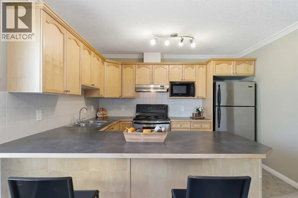 103, 128 Centre Avenue