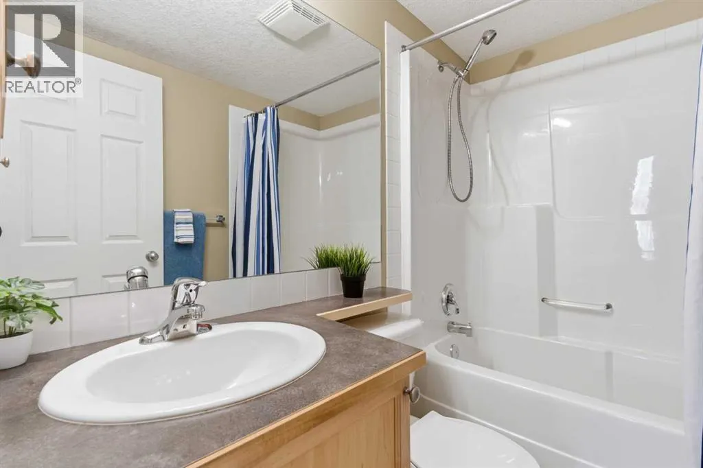 103, 128 Centre Avenue