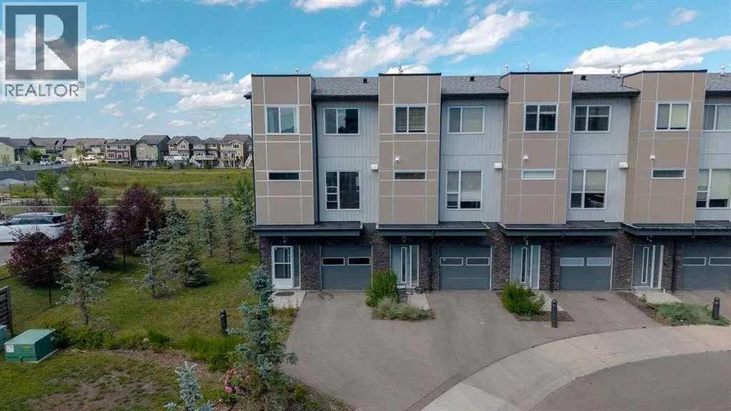 301, 70 Saddlestone Drive NE