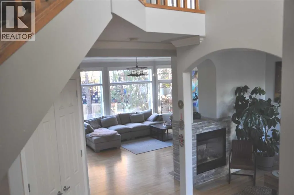 210 Evergreen Mews SW