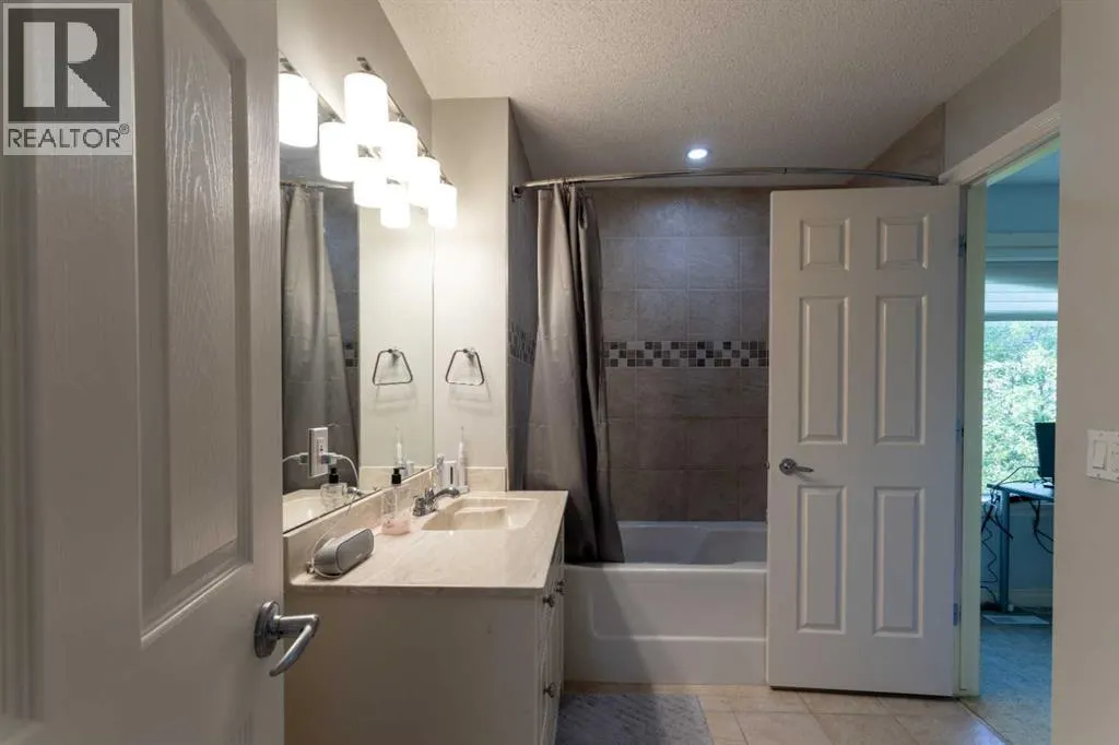 210 Evergreen Mews SW