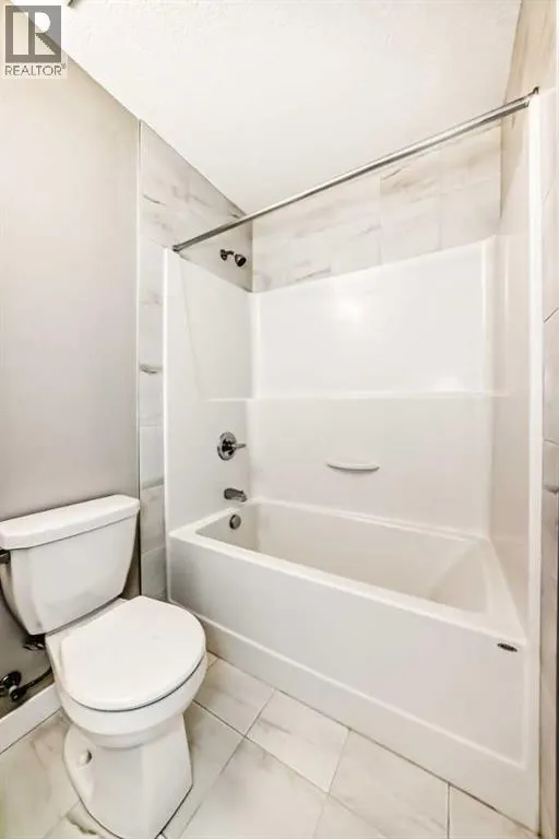 #305, 150 Auburn Meadows Manor SE