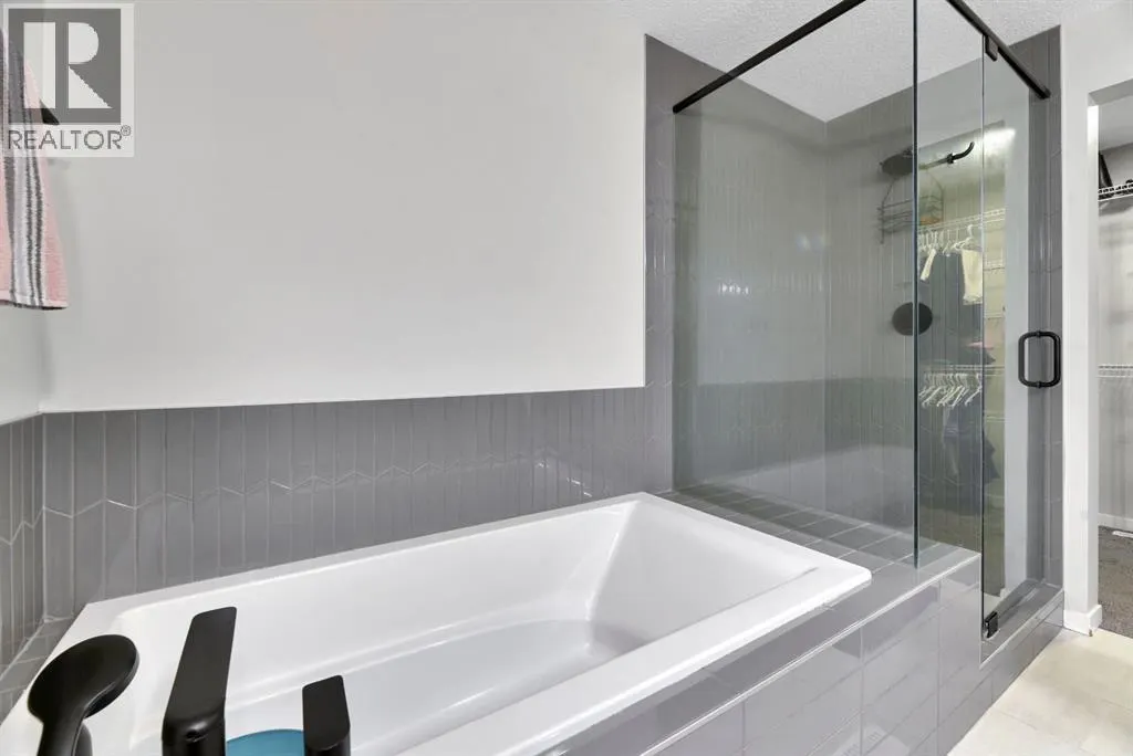 15 Creekside Grove SW