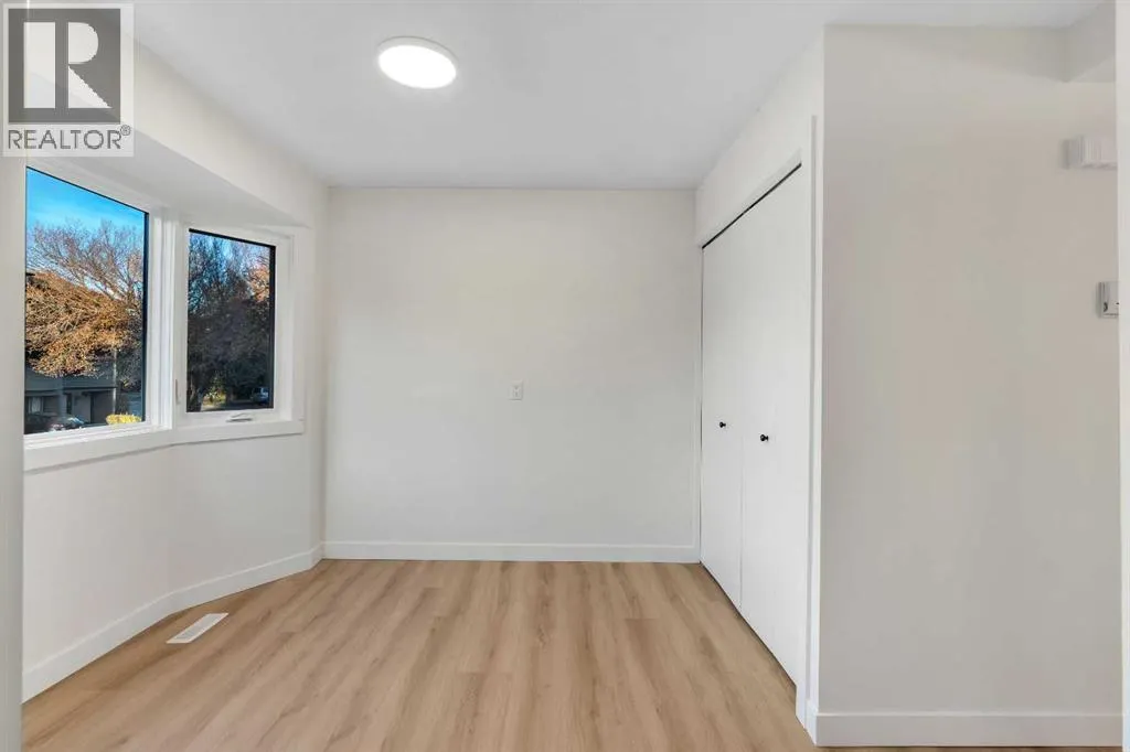 64, 23 Glamis Drive SW