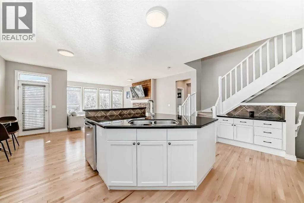 75 Cougar Ridge Heights SW