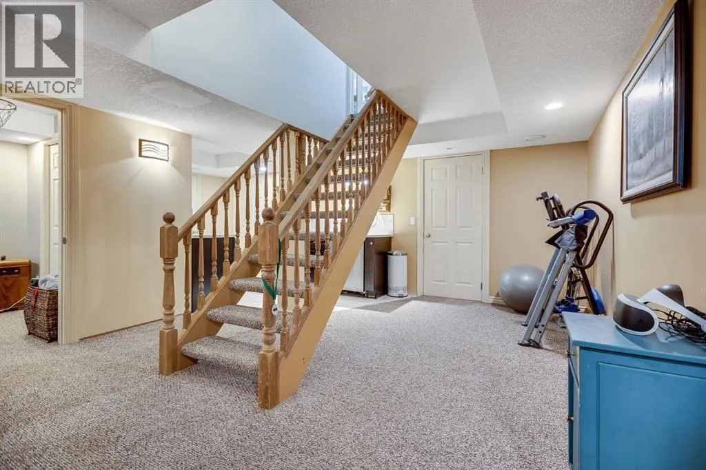 18 Westridge Crescent