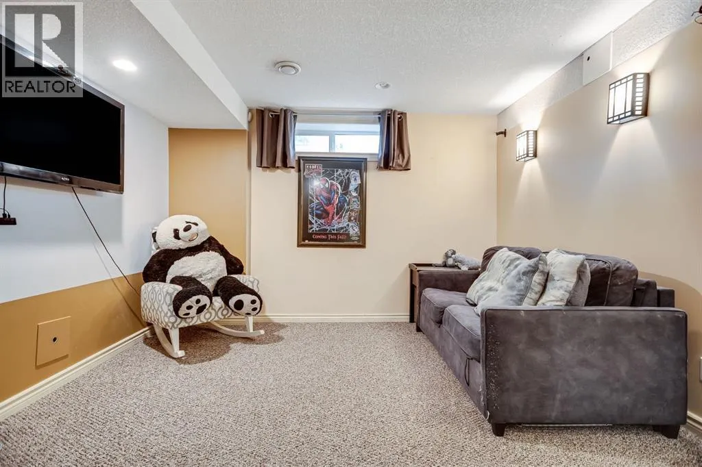 18 Westridge Crescent