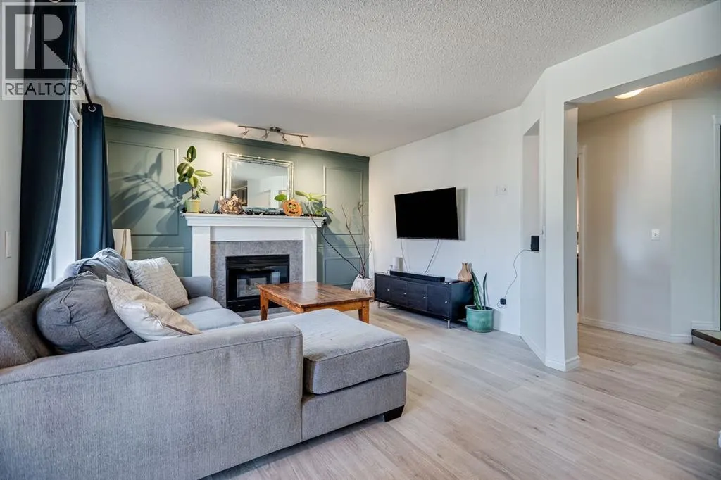 18 Westridge Crescent