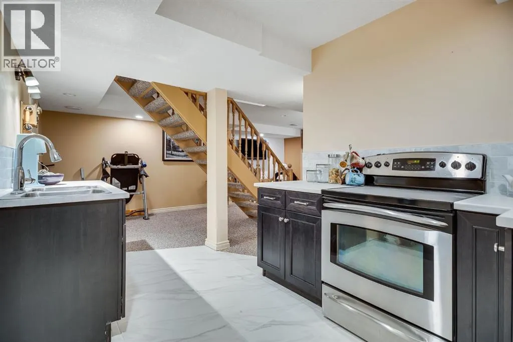 18 Westridge Crescent