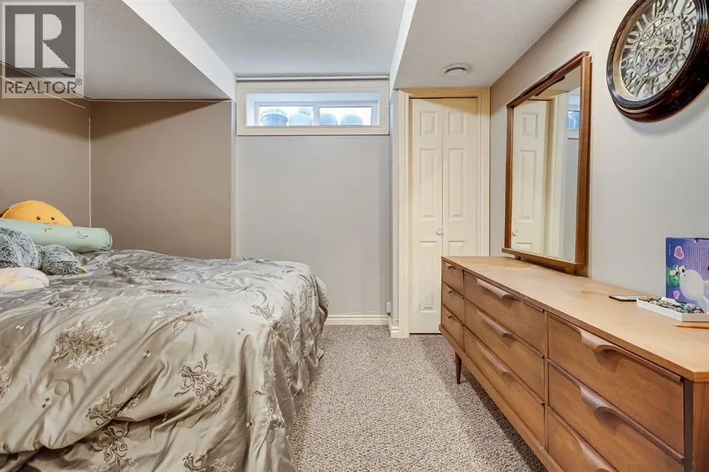 18 Westridge Crescent