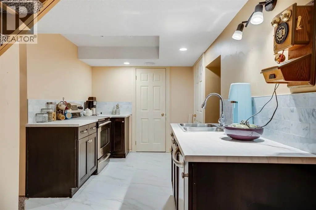 18 Westridge Crescent