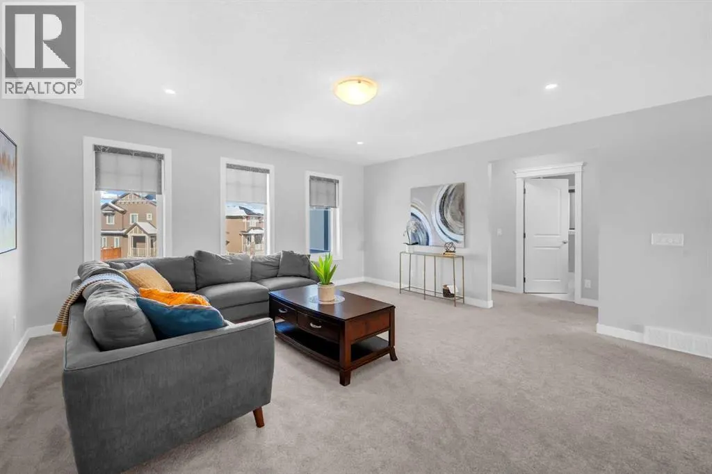 660 Reynolds Crescent SW