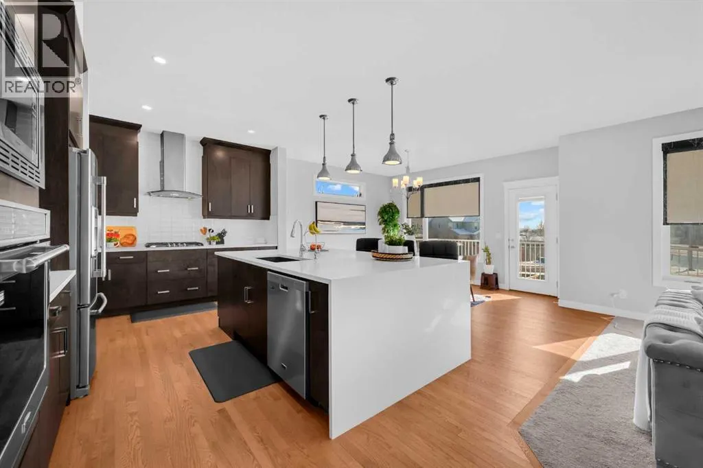 660 Reynolds Crescent SW