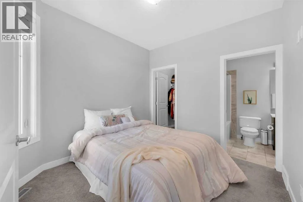 660 Reynolds Crescent SW