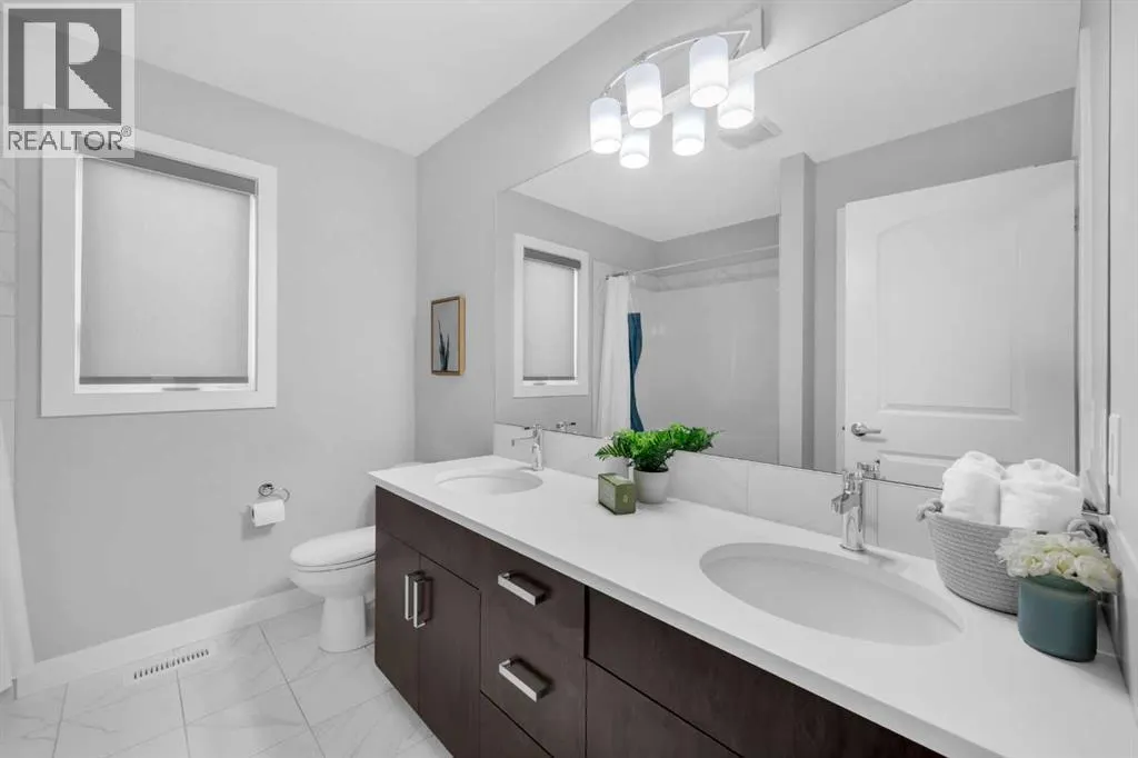 660 Reynolds Crescent SW