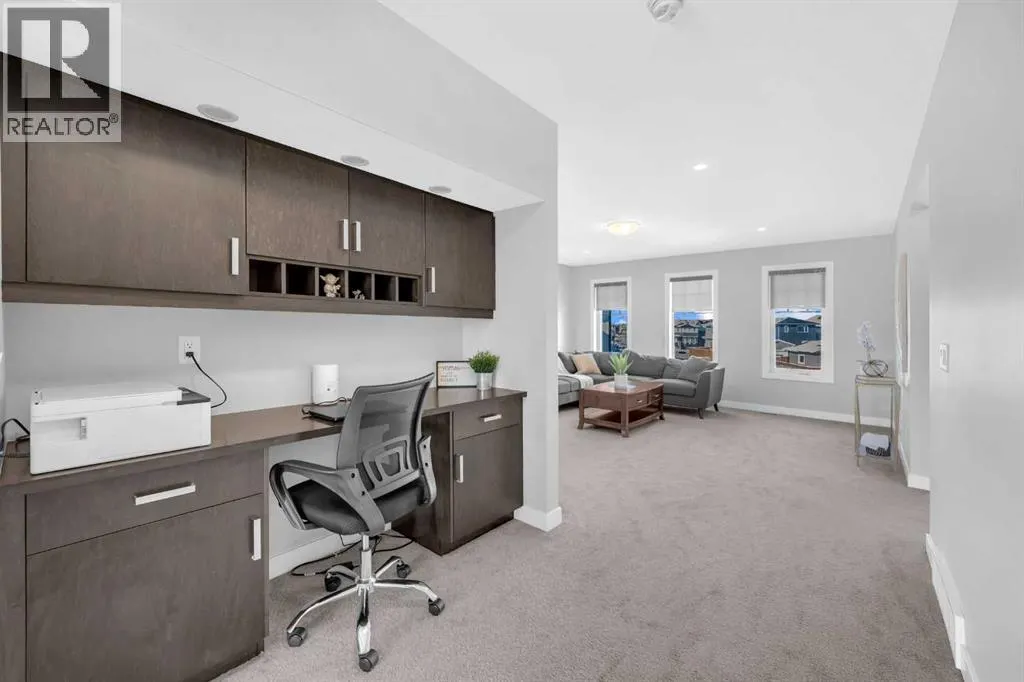 660 Reynolds Crescent SW