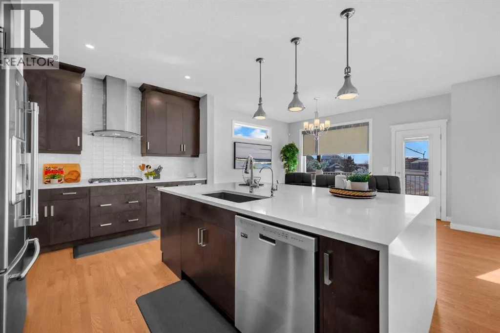 660 Reynolds Crescent SW