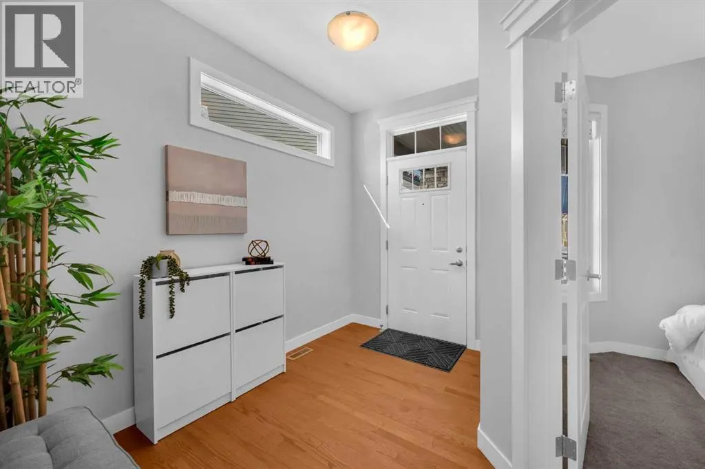 660 Reynolds Crescent SW