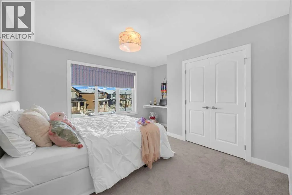 660 Reynolds Crescent SW