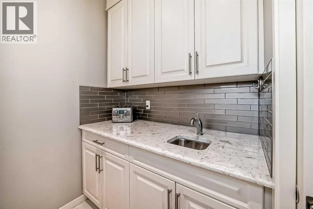 226 West Grove Point SW