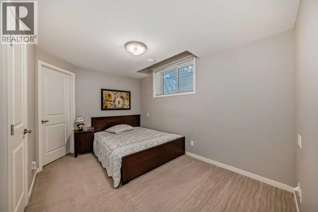 226 West Grove Point SW