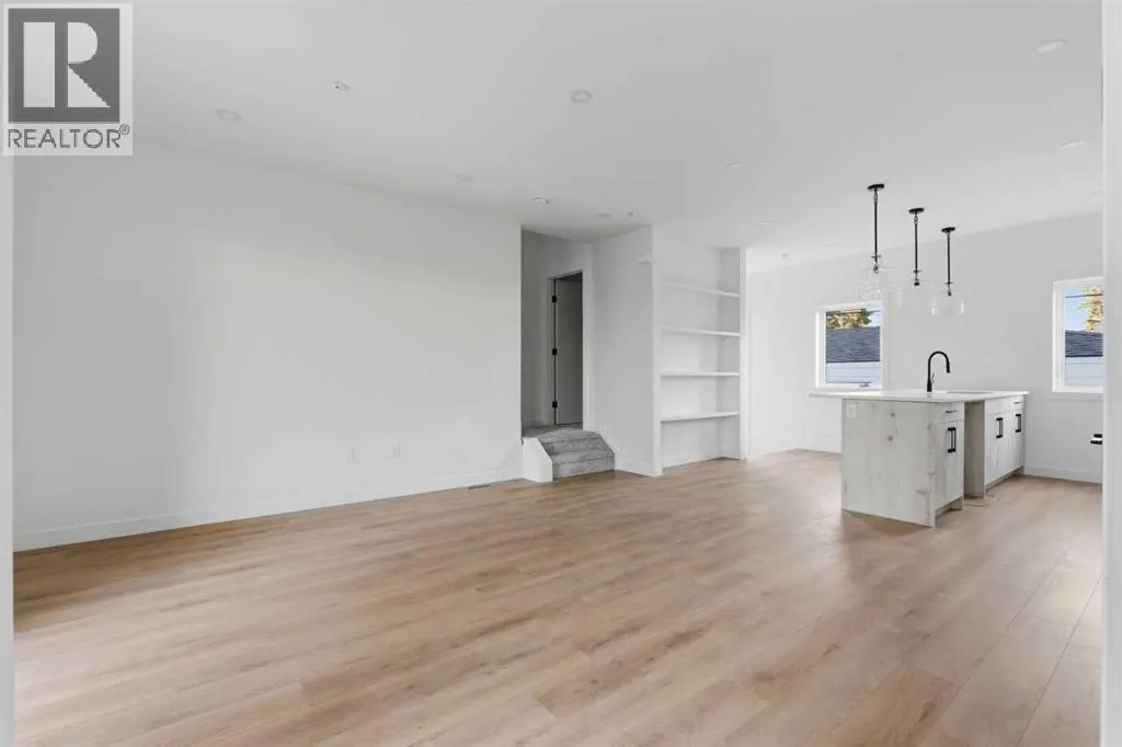 203, 212 32 Avenue NE