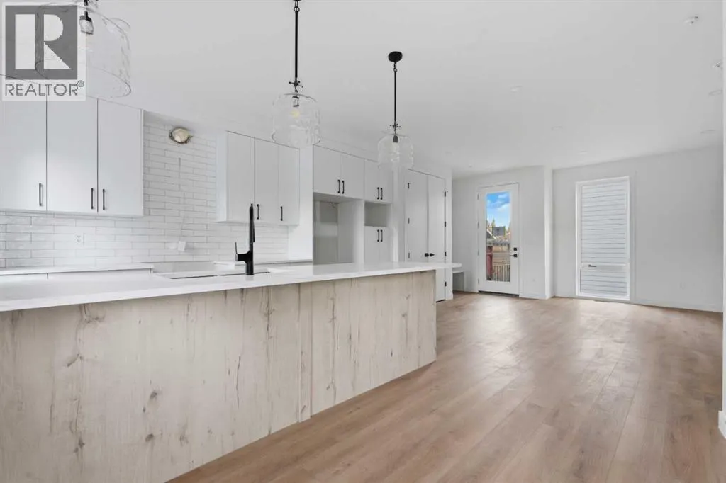 203, 212 32 Avenue NE