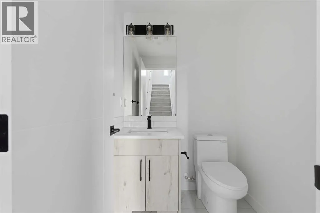 203, 212 32 Avenue NE