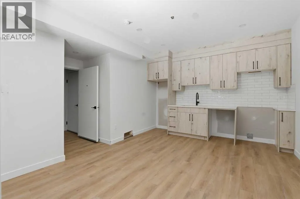 203, 212 32 Avenue NE