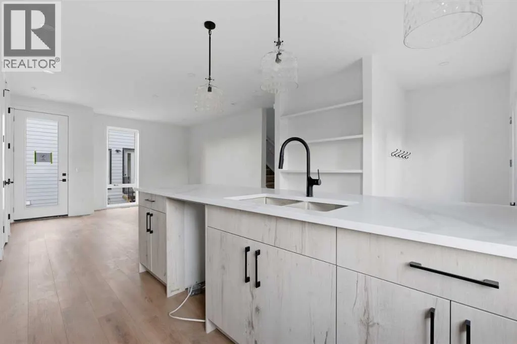 203, 212 32 Avenue NE